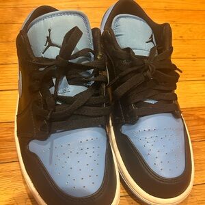 Jordan Men's Black and Light Blue Sneakers